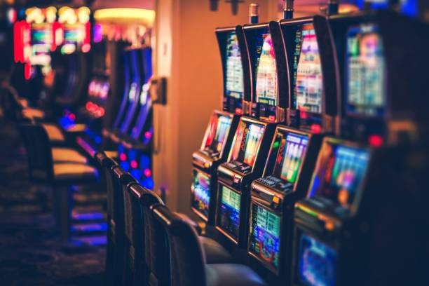 unik1 slot Dealer tables